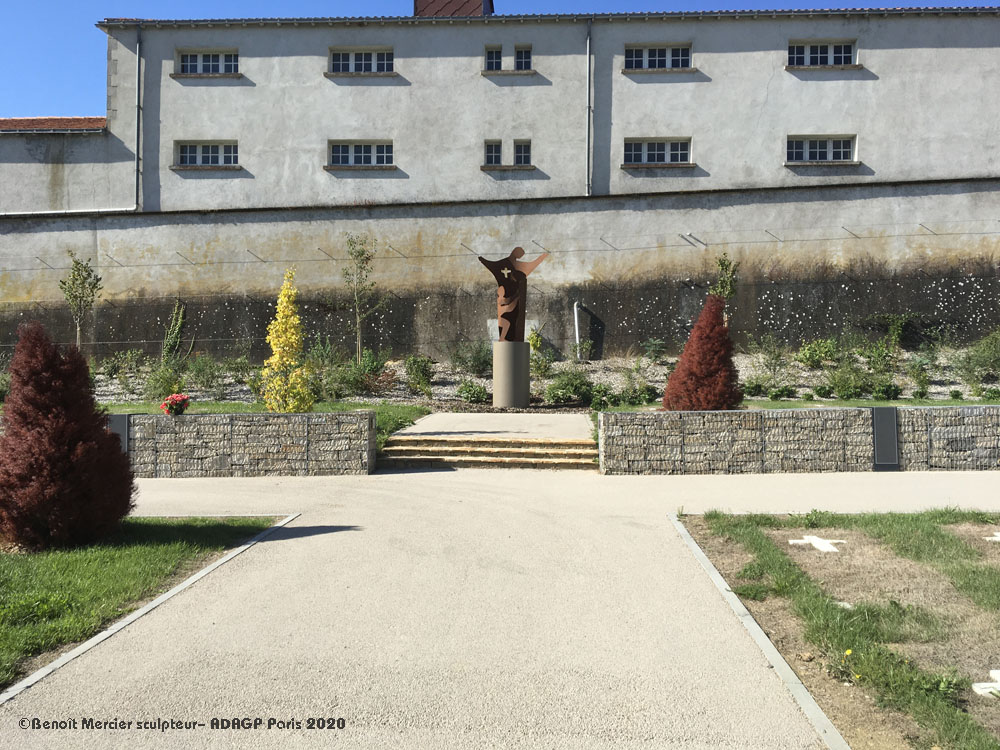 Photo sculpture Christ ressuscité à Saint-Laurent sur Sèvre